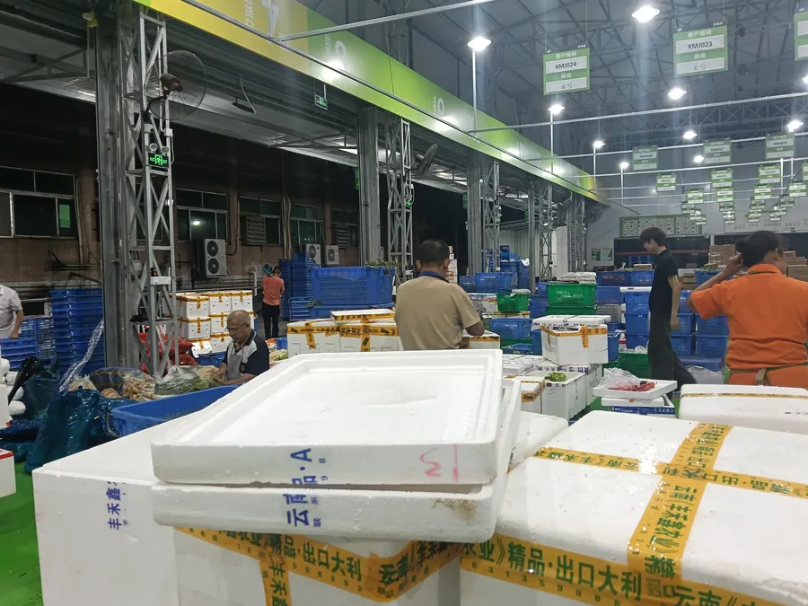 员工按单分拣、核对品项
